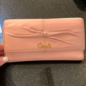 Pink trifold leather Coach wallet. 100% authentic